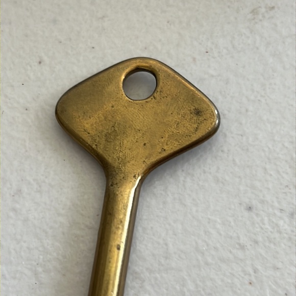 Vintage brass keys - Picture 5 of 7